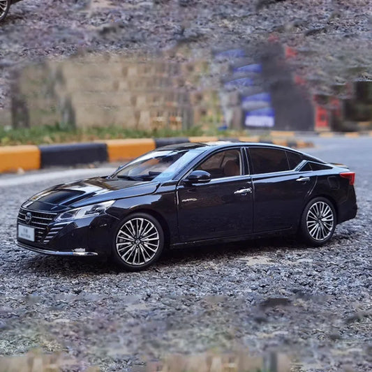 Diecast 1:18 scale 2022 Dongfeng alloy simulation Metal car model Static collection decorated Holiday gifts toys