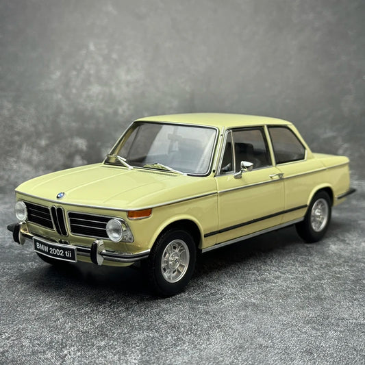 KYOSHO 1:18 BMW 2002 tii car model classic car collection display gift pieces Static ornament Diecast model