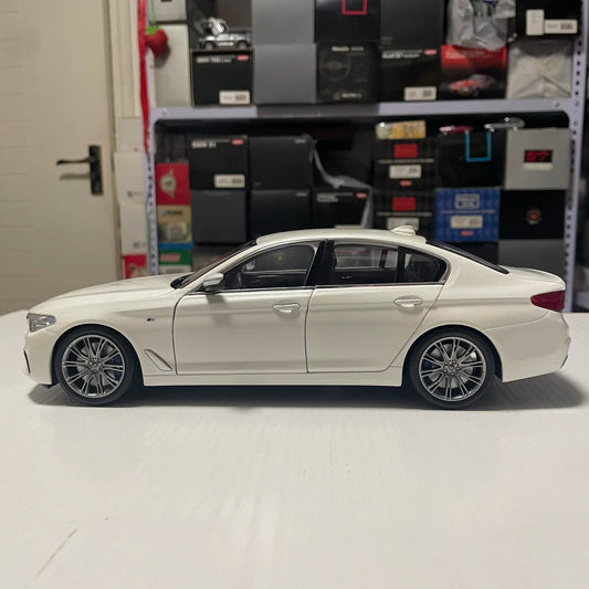 Kyosho Die-casting 1:18 Scale BMW 5 Series Sedan G30 M550i Simulation Alloy Static Car Model