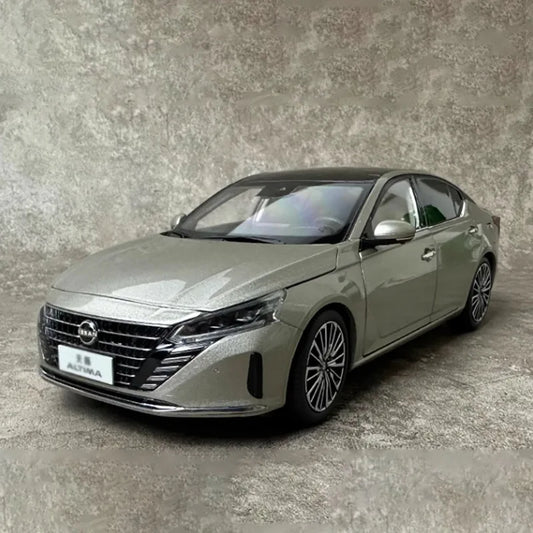 Diecast 1:18 scale 2022 Dongfeng alloy simulation Metal car model Static collection decorated Holiday gifts toys