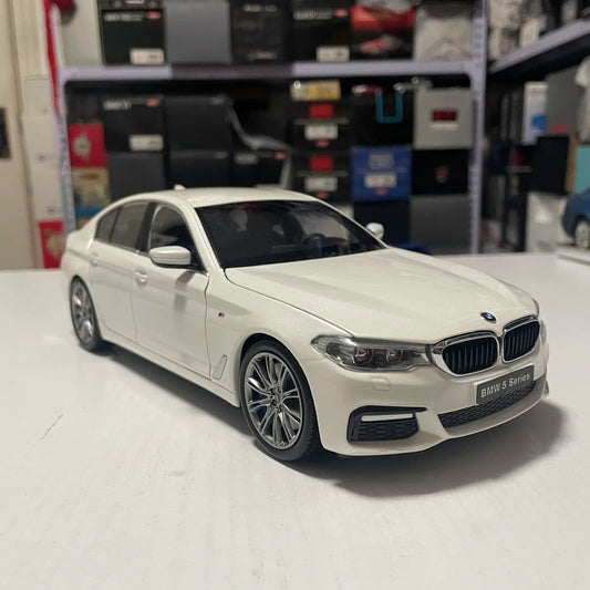 Kyosho Die-casting 1:18 Scale BMW 5 Series Sedan G30 M550i Simulation Alloy Static Car Model